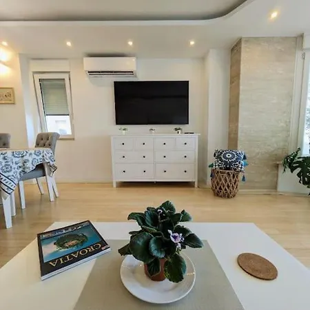 Seaside Bliss In Apartment *